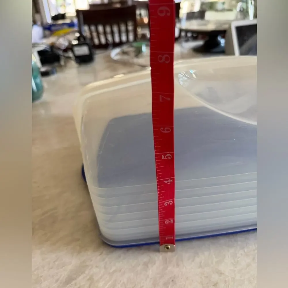 Tupperware Bake N Take cake and cupcake carrier *Retired